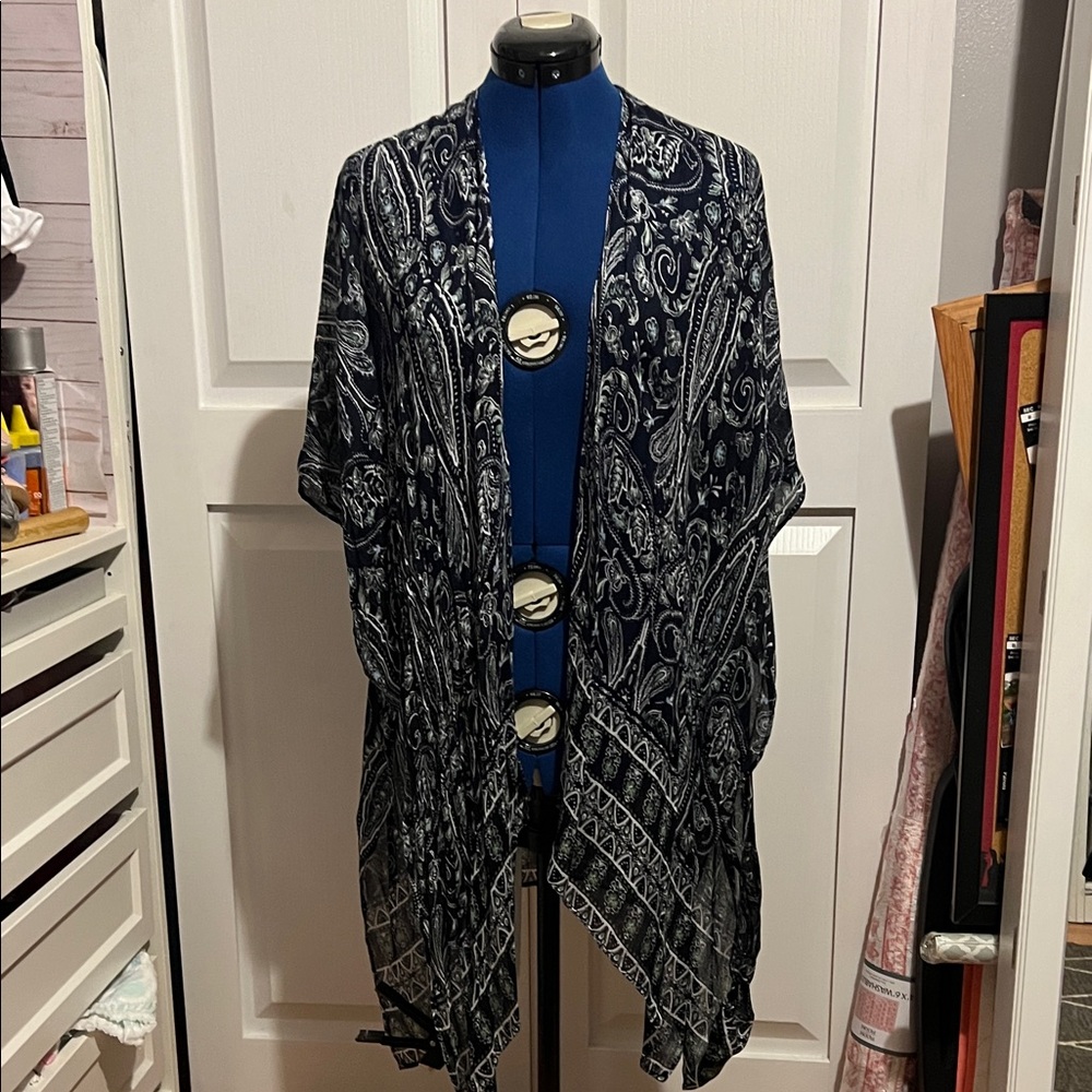 Elegant Navy and White Paisley Kimono Top